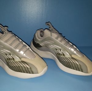 Boost sz9 shoes glow worn 1 time